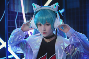 [Cosplay-Foto] Anime-Blogger Teppanyaki-Geistertanz mit - Yaowu-Headset Miku