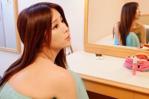 น้องสาวชาวไต้หวัน Zhang Qijun JULIE "The Goddess by the Makeup Mirror"